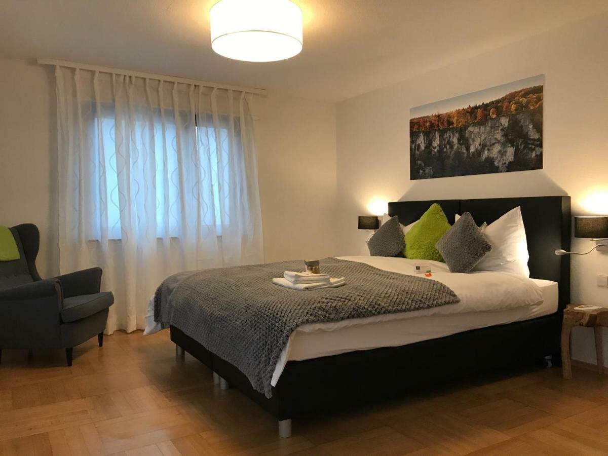 Ferienhaus Vier Jahreszeiten Bad Urach Esterno foto